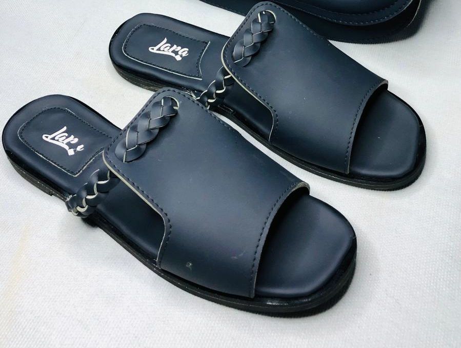 Chinelas e sandálias, masculino e feminino disponível por encomenda 