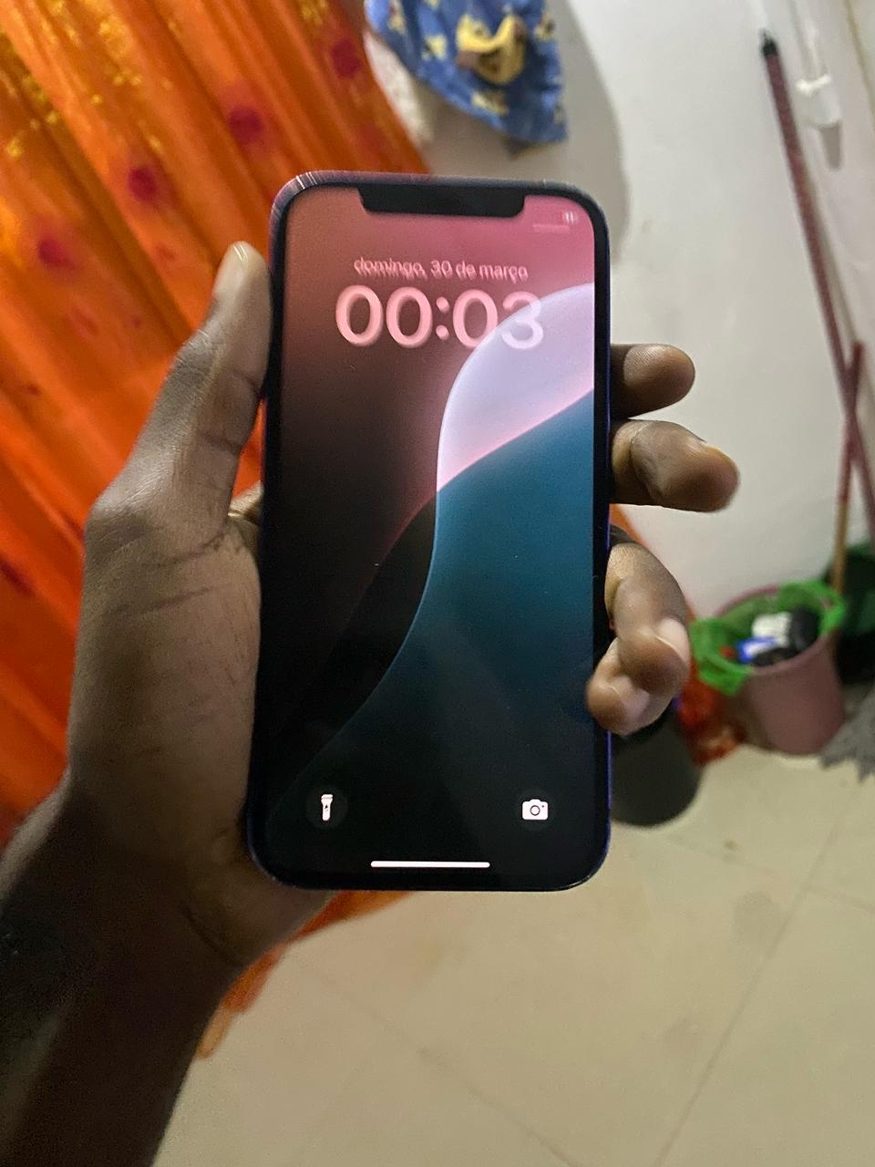 iPhone 12 normal True Tone on Face ID on 64GB Bateria 77% Câmaras limpas Restaura.