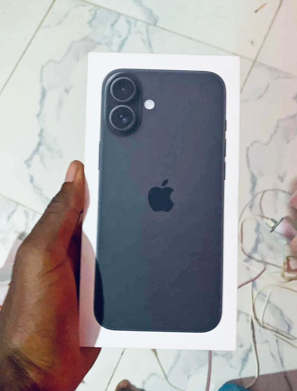 iPhone 16 normal
