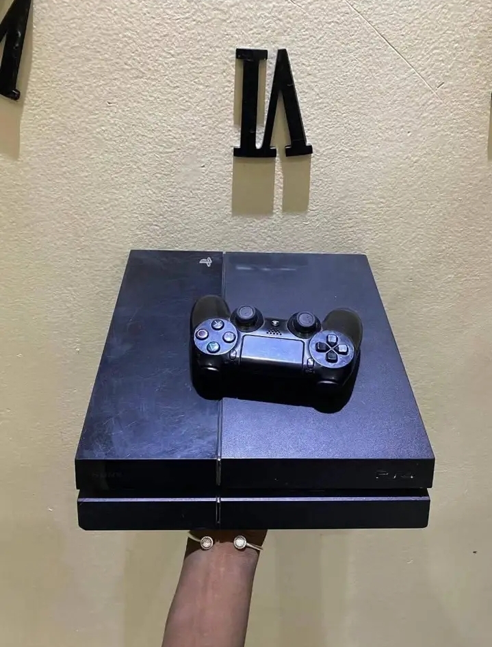 Play Station 4