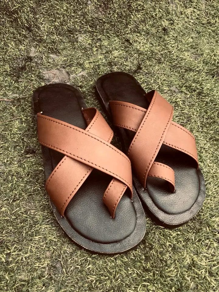 Pernas bonitas, chinelas e sandálias bonitas - Imagem 6