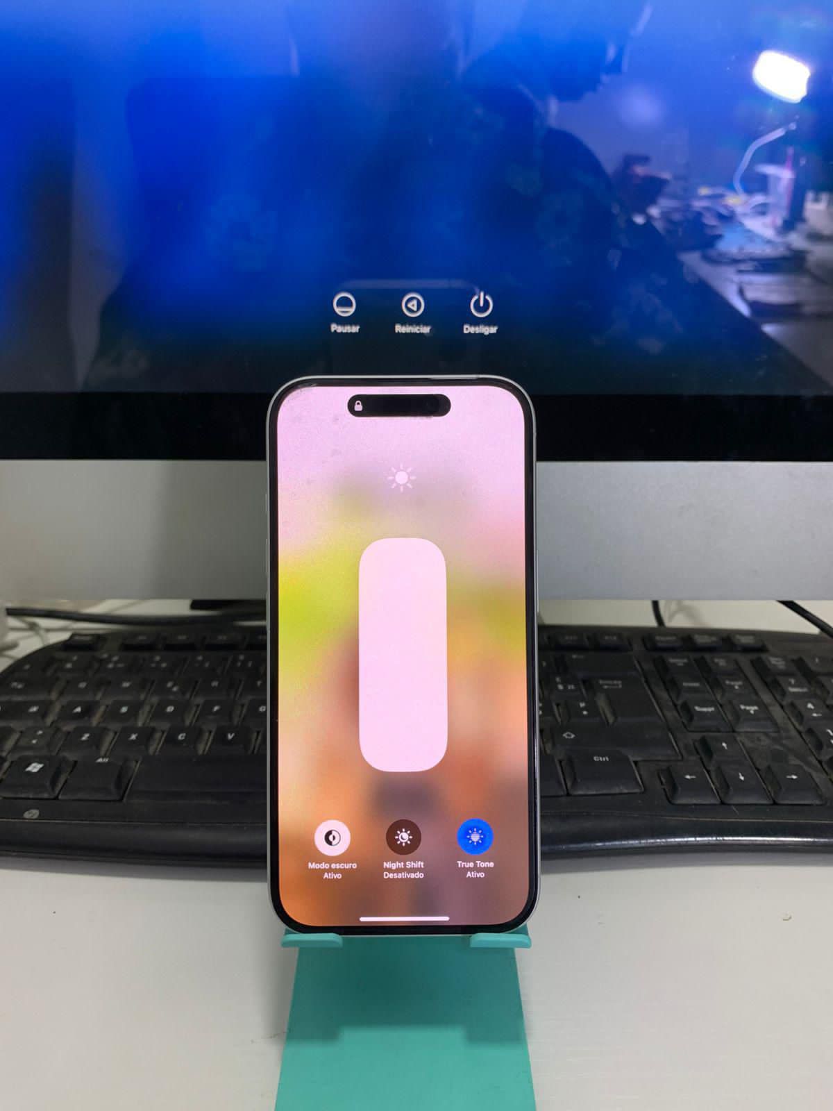 iPhone 16 normal