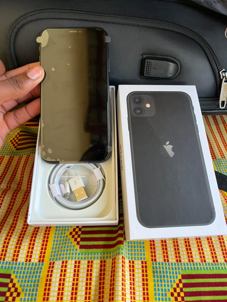 Telemóveis iPhone novos na caixa com todos os seus acessórios origem Americana vindo de Califórnia