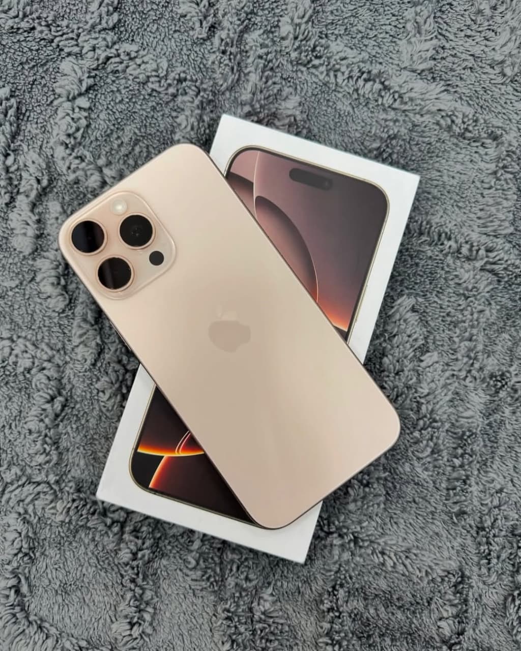 Telemóveis iPhone novos na caixa com todos os seus acessórios