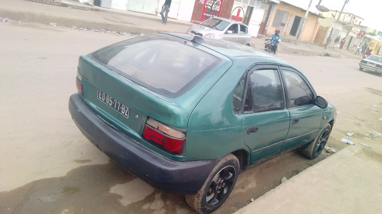Toyota Corolla rabo de pato