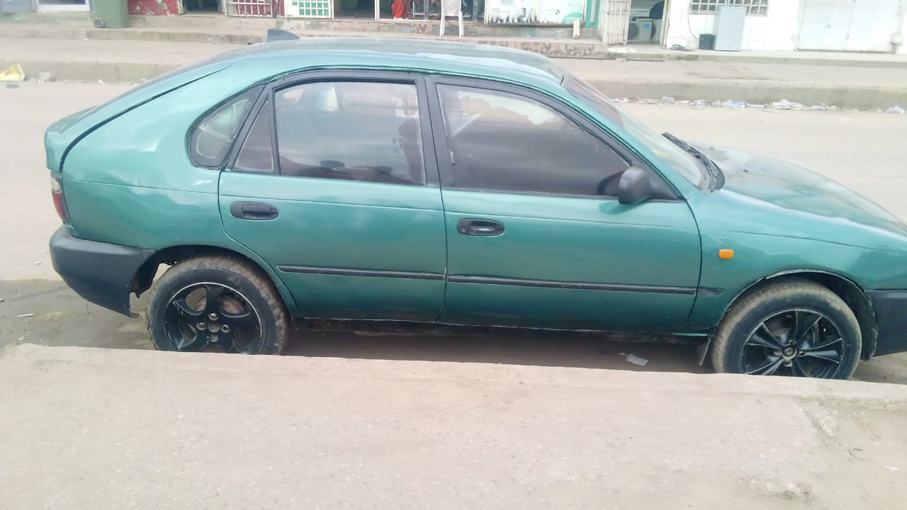 Toyota Corolla rabo de pato - Imagem 3