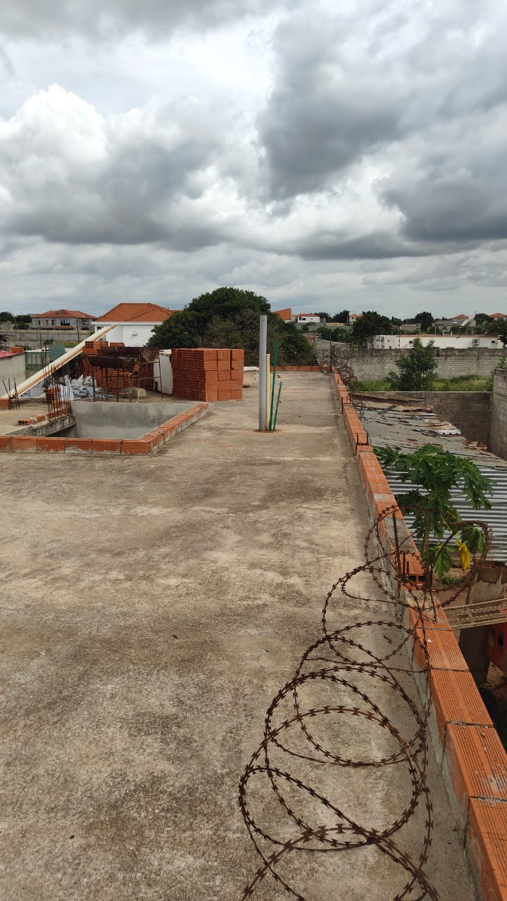 Vende-se casa inacabada  - Imagem 5