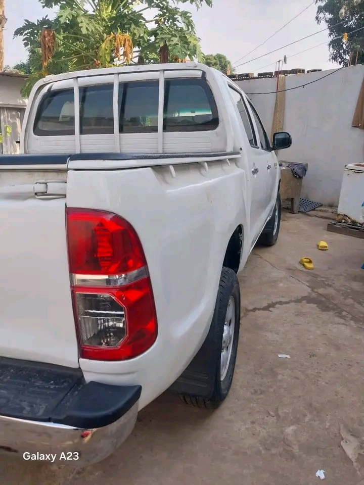 Vende-se Hilux 