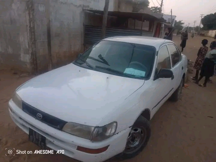 Vende-se Toyota Carina E - Imagem 2