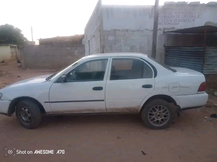 Vende-se Toyota Carina E - Imagem 3