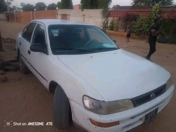 Vende-se Toyota Carina E - Imagem 4