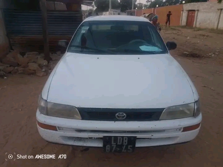 Vende-se Toyota Carina E - Imagem 5