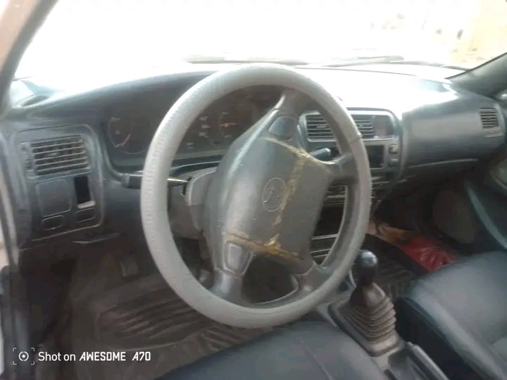 Vende-se Toyota Carina E - Imagem 6
