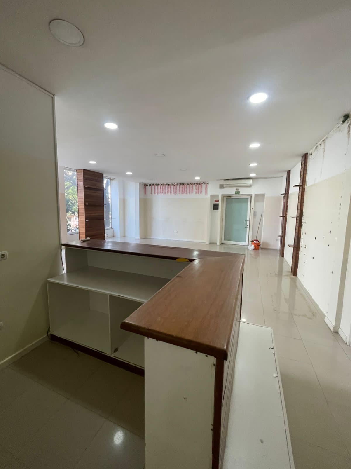 ARRENDA-SE ESTE ESPAÇO COMERCIAL  1P  NA AVENIDA BRASIL  PROXIMO DO BPC - Imagem 2