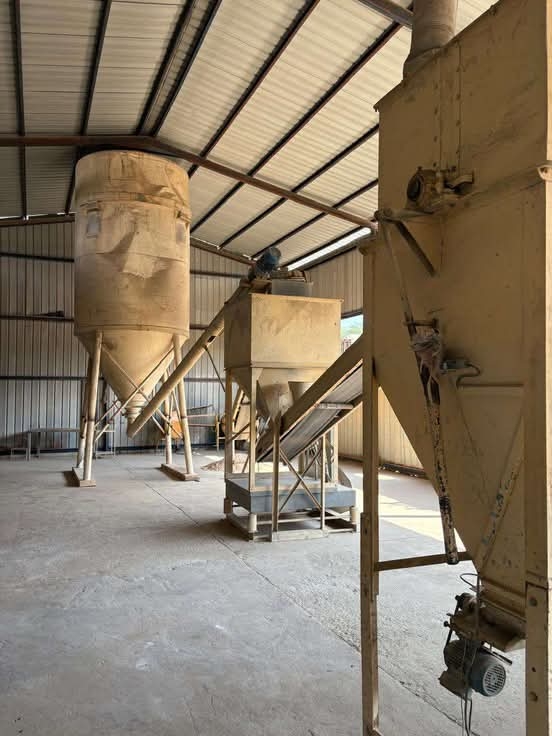 Vende-se fábrica de cimento cola equipamento completo  - Imagem 3