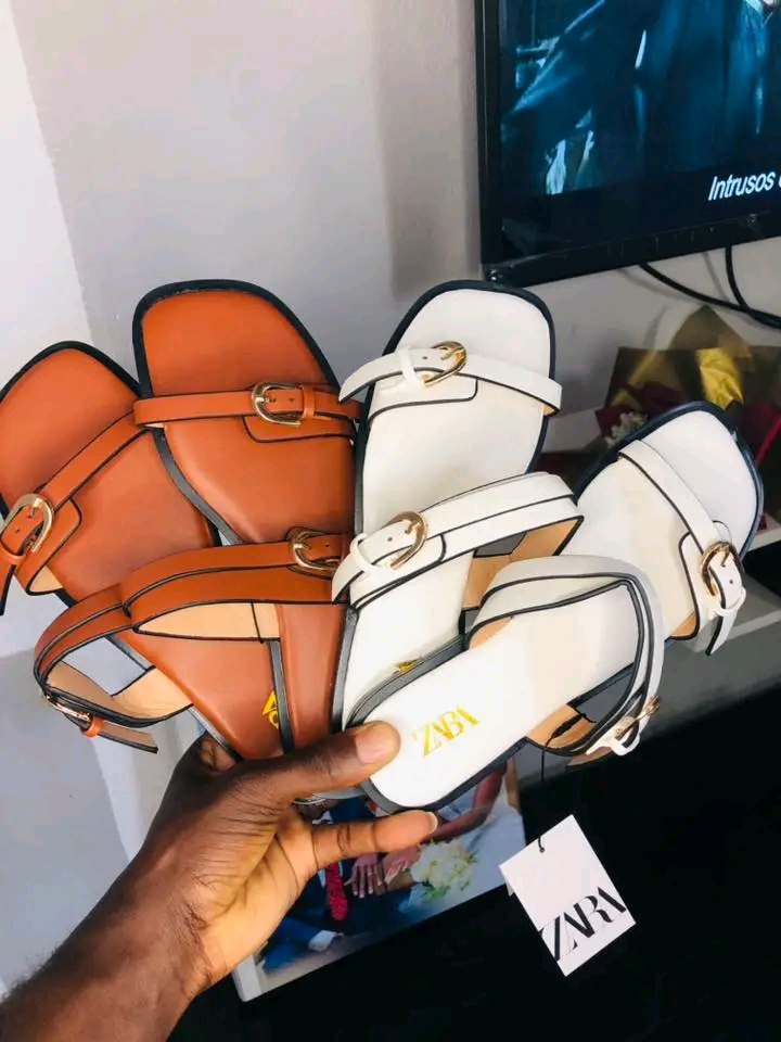 Chinelas e sandálias das poderosas 😱😂. Tudo a um preço bem acessível👌 - Imagem 2