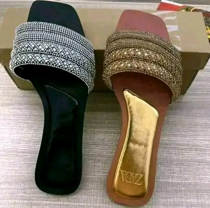 Chinelas e sandálias das poderosas 😱😂. Tudo a um preço bem acessível👌 - Imagem 6
