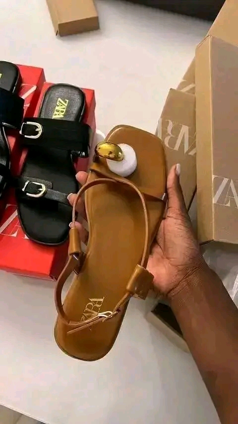 Chinelas e sandálias das poderosas 😱😂. Tudo a um preço bem acessível👌 - Imagem 7