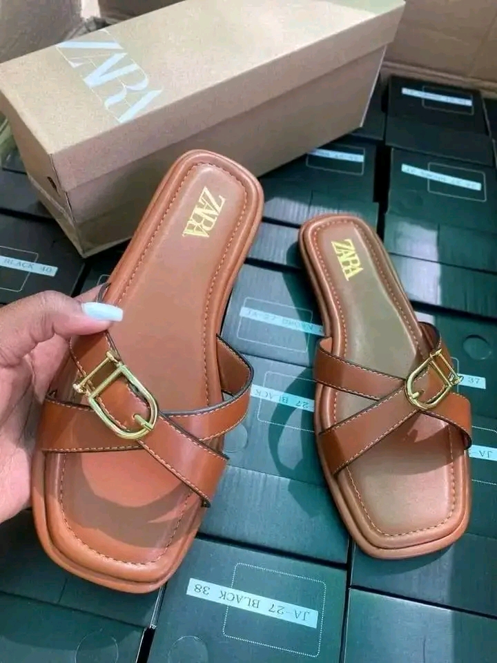 Chinelas e sandálias das poderosas 😱😂. Tudo a um preço bem acessível👌 - Imagem 8