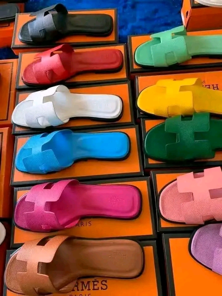 Tudo a bom preço, calçados Brazil e calçados de marca Zara 🤷😂  material original!👌 - Imagem 3