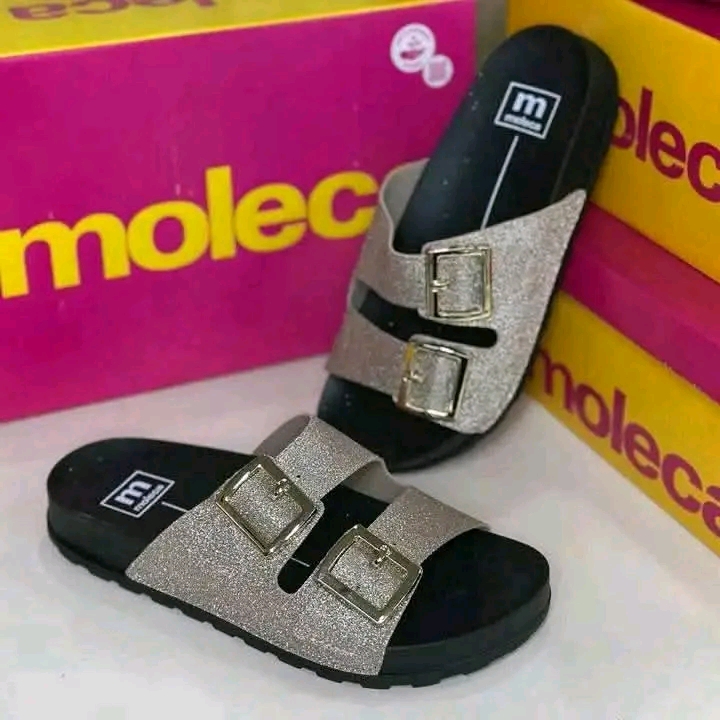 Tudo a bom preço, calçados Brazil e calçados de marca Zara 🤷😂  material original!👌 - Imagem 4