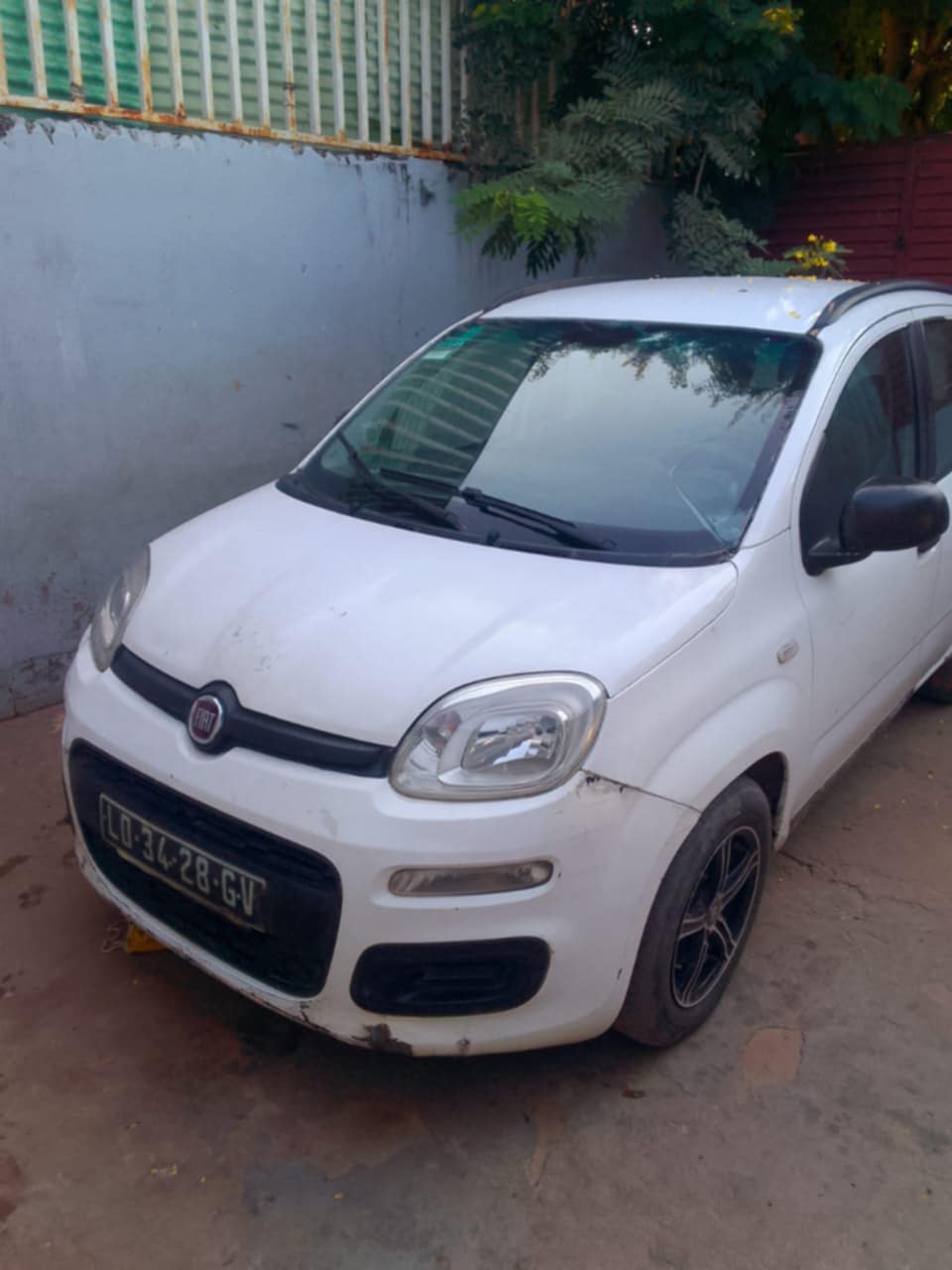 FIAT PANDA  Motor selado Caixa manual selada Ac gela pouco Preço - 2.300.000 kz (Negociável ) Localização -  Condomínio girassol. Cliente Molha 💯  Fala Comigo - Imagem 2