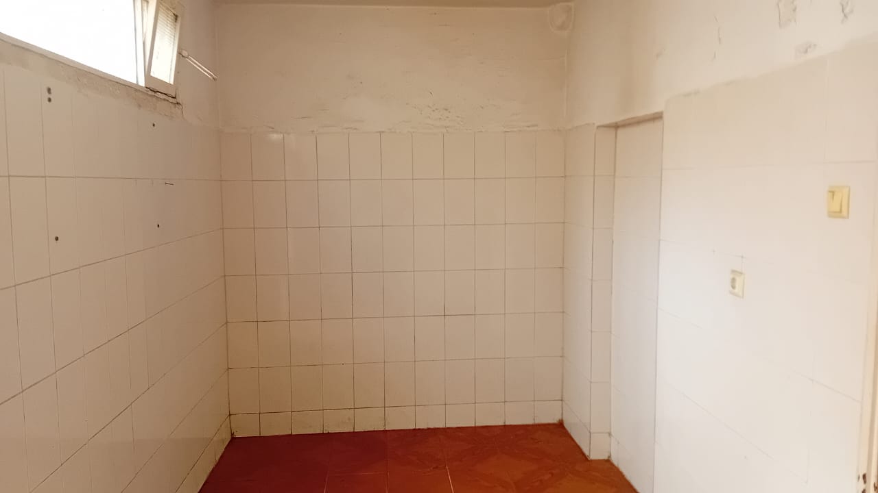 Vende-se esta residência 