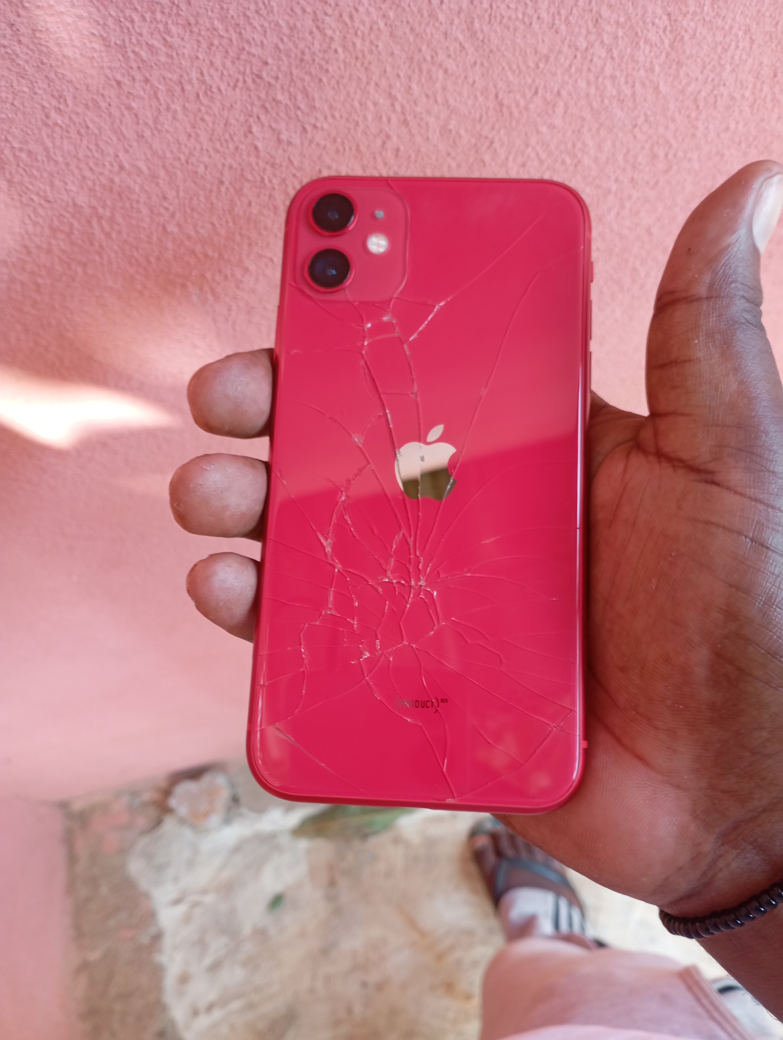 iPhone 11 normal 64 GB  Versão 18.5 Face Id trabalha Bateria 83 % Estalo básico atrás  Restaura normalmente Sai 240 mil negociável Aceito troca justa mas dinheiro - Imagem 2
