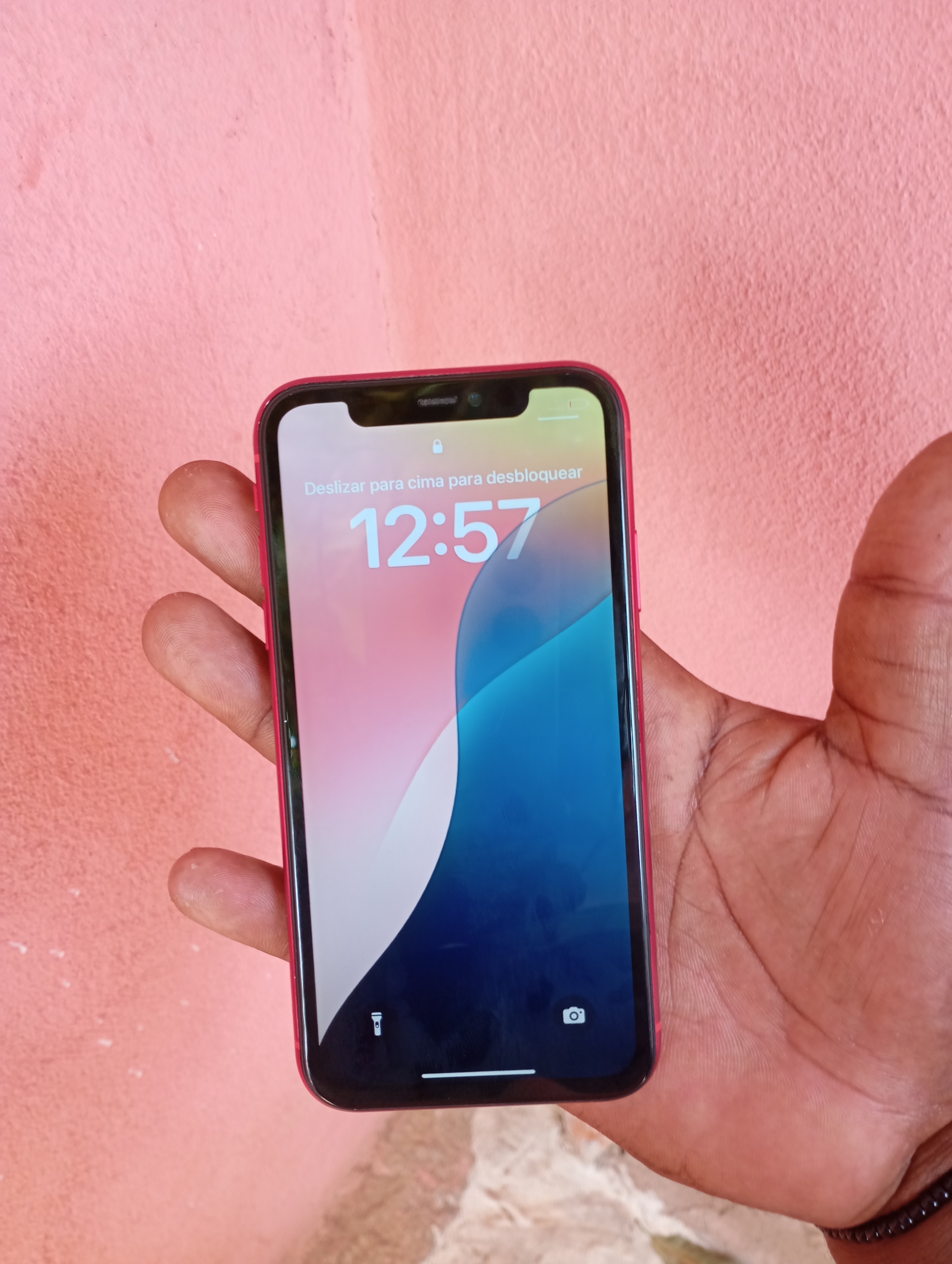 iPhone 11 normal 64 GB  Versão 18.5 Face Id trabalha Bateria 83 % Estalo básico atrás  Restaura normalmente Sai 240 mil negociável Aceito troca justa mas dinheiro