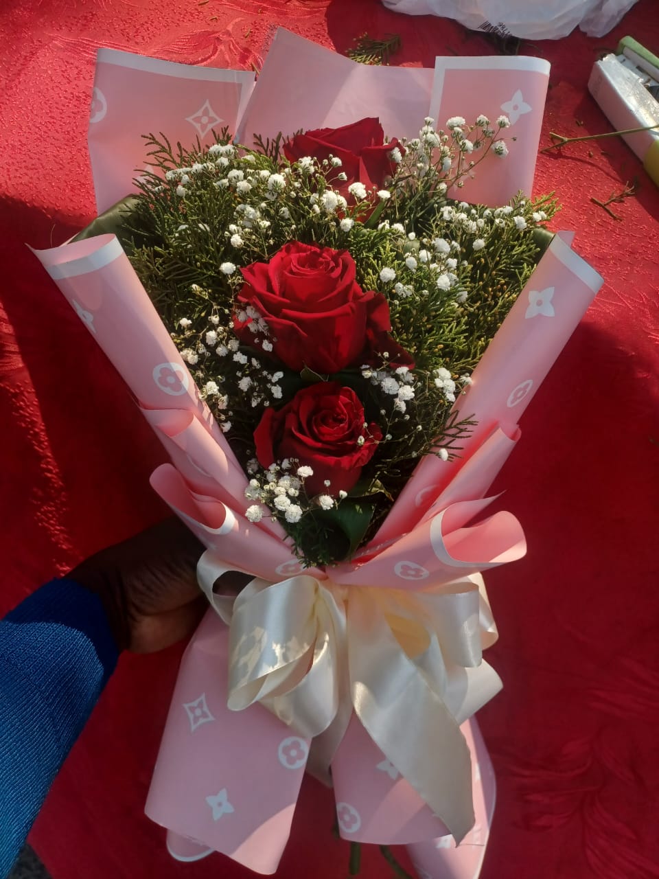 Com apenas 15000kzs encomendas um buquê para seu amor. - Imagem 4