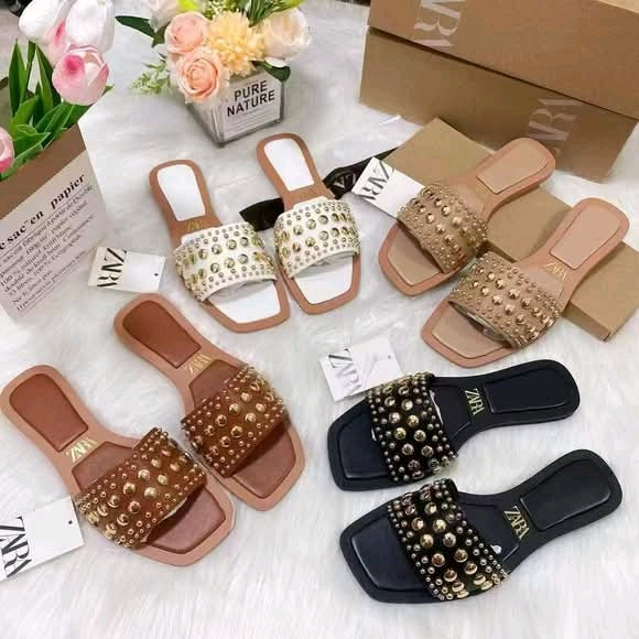Chinelas para homens e mulheres 
