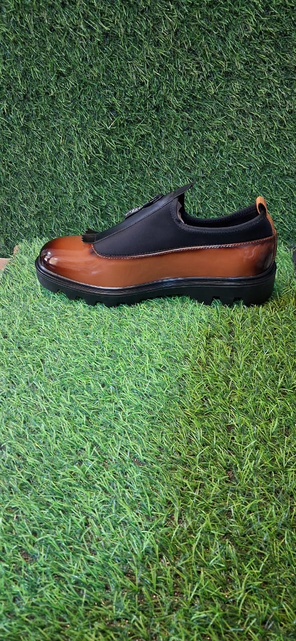 45.500kz.    Números disponíveis  preto  39 40-41. 42. 43  44  Castanho 40  41.  42    12pares - Imagem 4