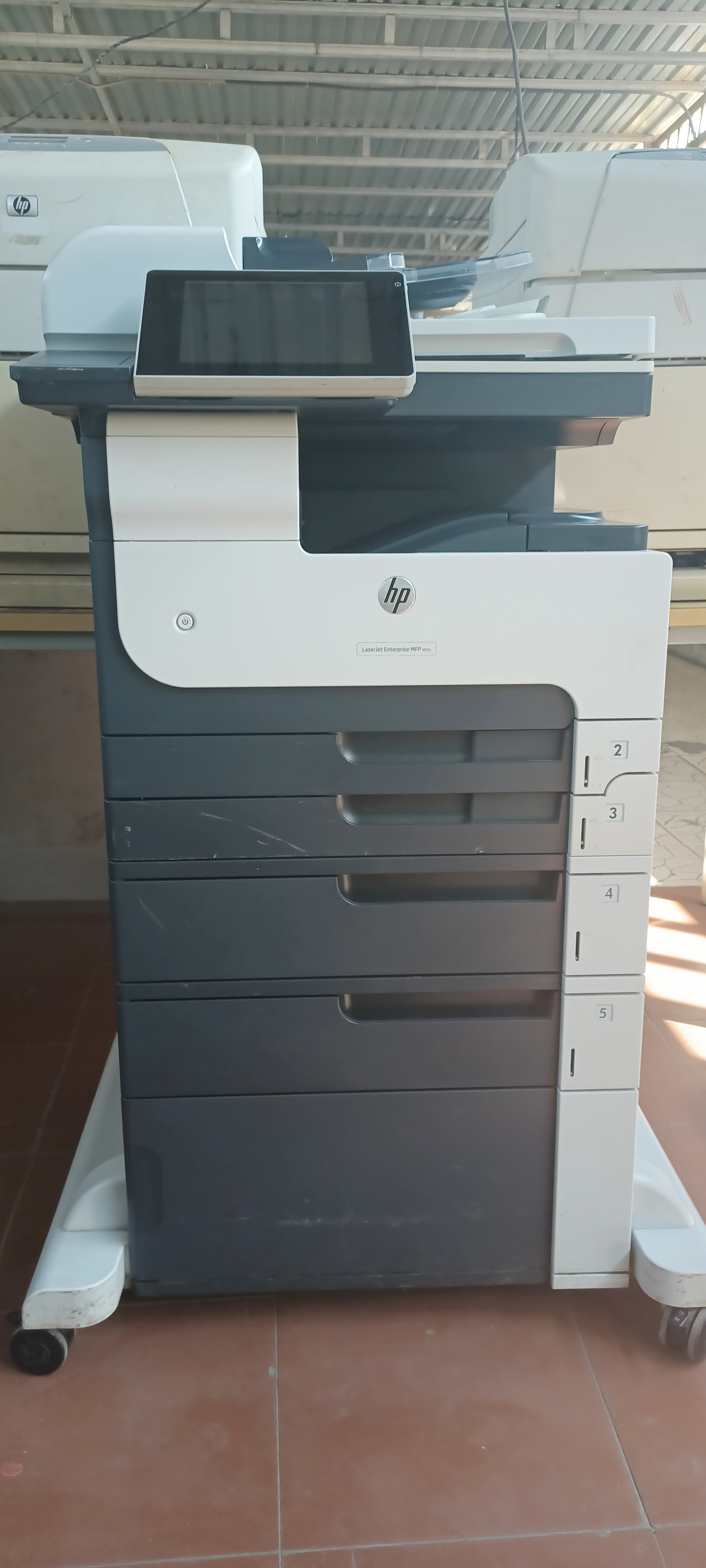 Impressora HP Laserjet Enterprise MFP m725