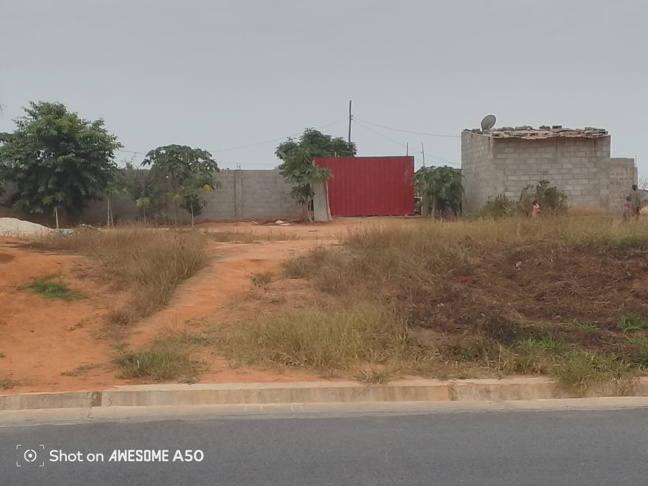 Terreno frente ao asfalto da 5M Cacuaco 