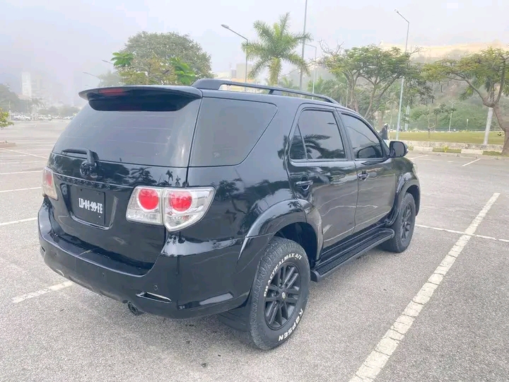 Toyota Fortuner  - Imagem 4