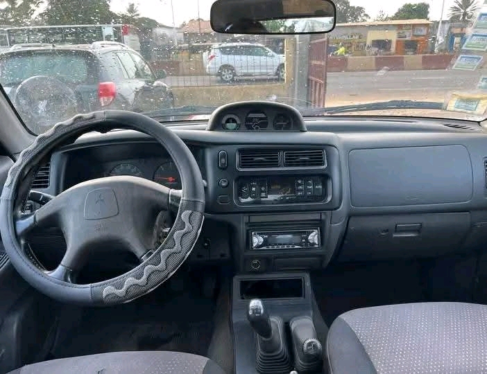 Mitsubishi L200 antigo modelo galinha Rija  - Imagem 2