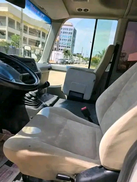 TOYOTA COASTER  - Imagem 2