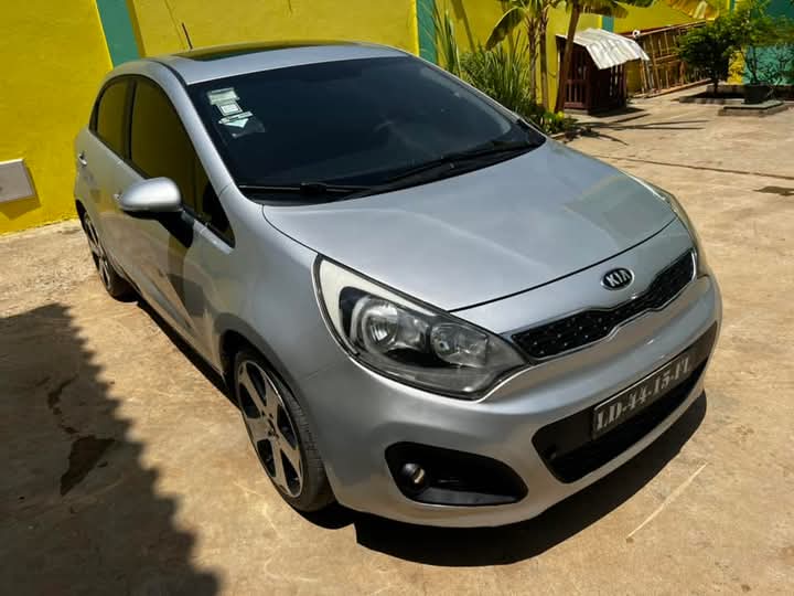 Kia Rio sem mala 