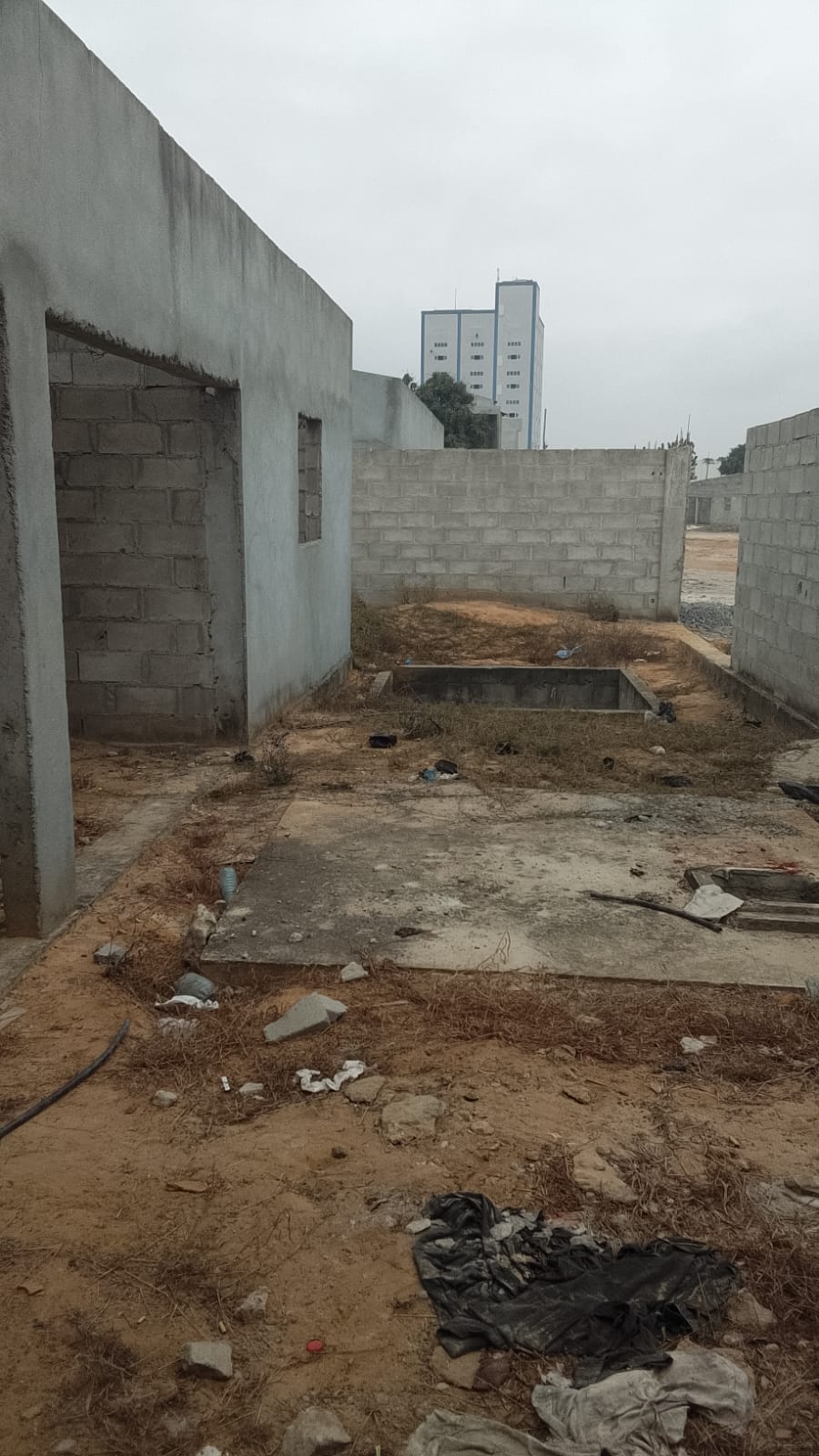 Venda de uma casa T3 inacabada