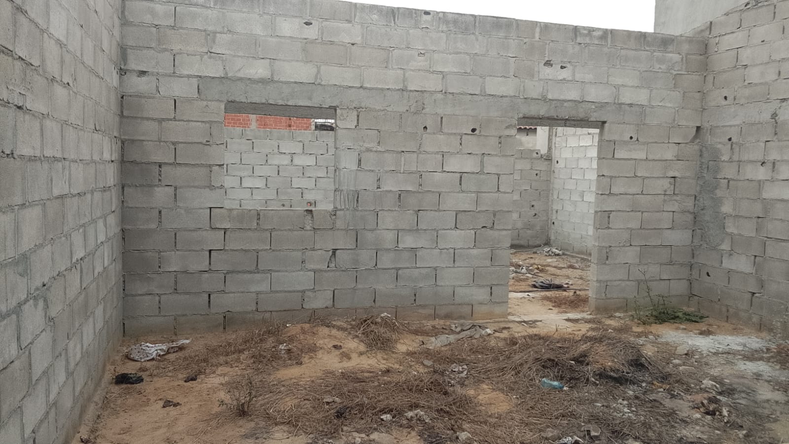 Venda de uma casa T3 inacabada - Imagem 6