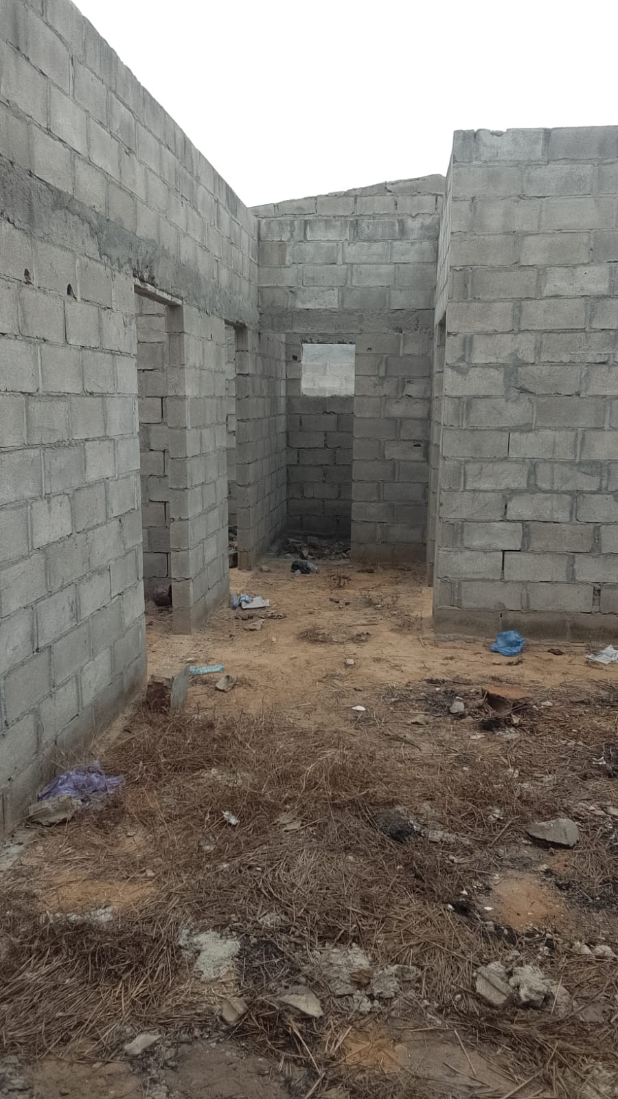 Venda de uma casa T3 inacabada - Imagem 8