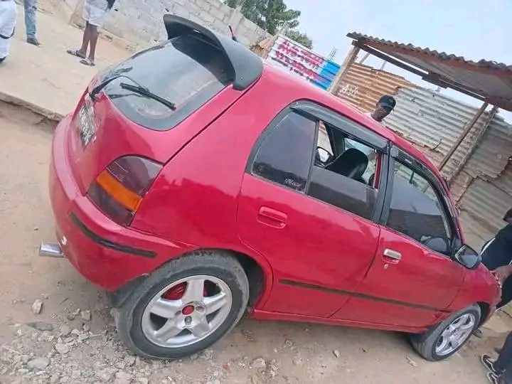 TOYOTA STARLET SONANGOL  - Imagem 4
