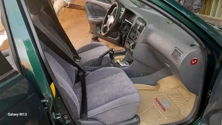 TOYOTA AVENS  - Imagem 2