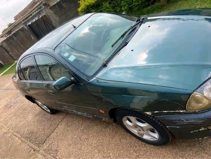 TOYOTA AVENS  - Imagem 3