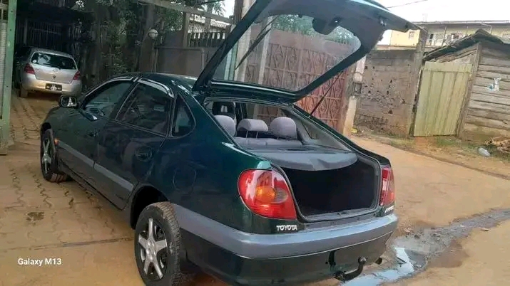 TOYOTA AVENS  - Imagem 4