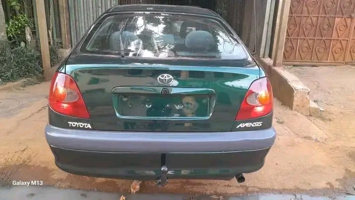 TOYOTA AVENS  - Imagem 5