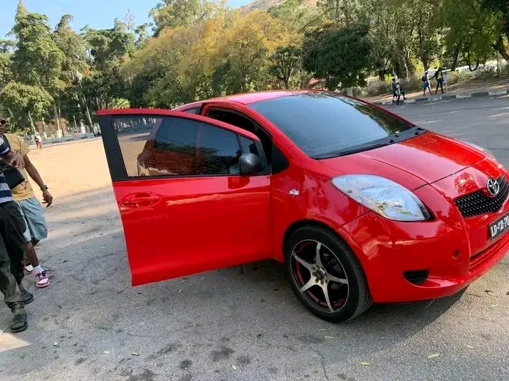 TOYOTA YARIS  - Imagem 5